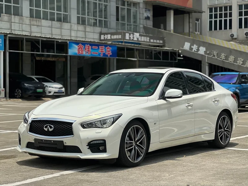 Infiniti Q50 — фото 1