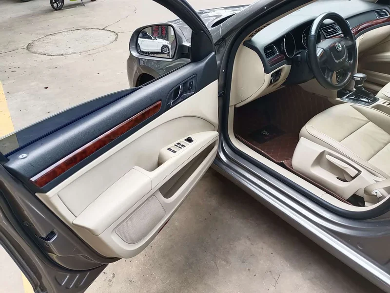 Volkswagen Superb — фото 17