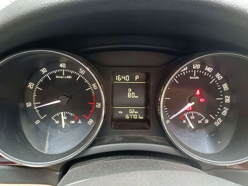 Volkswagen Superb — фото 18