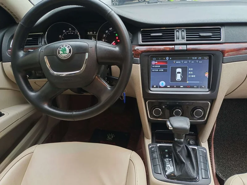 Volkswagen Superb — фото 10