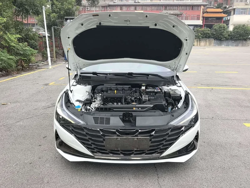 Hyundai Elantra — фото 15