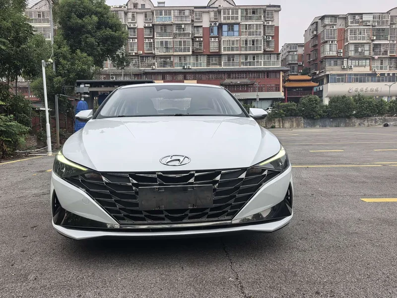 Hyundai Elantra — фото 2