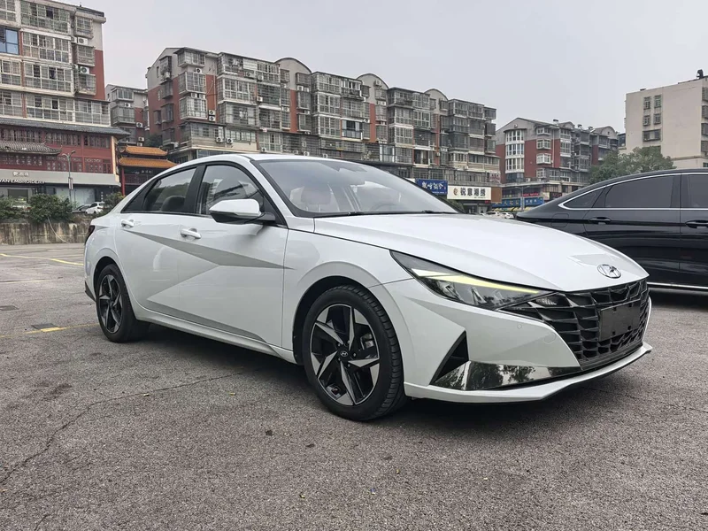 Hyundai Elantra — фото 3