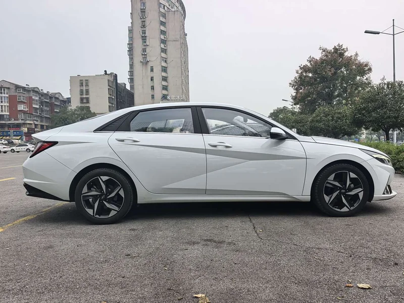 Hyundai Elantra — фото 4