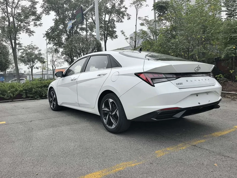 Hyundai Elantra — фото 7