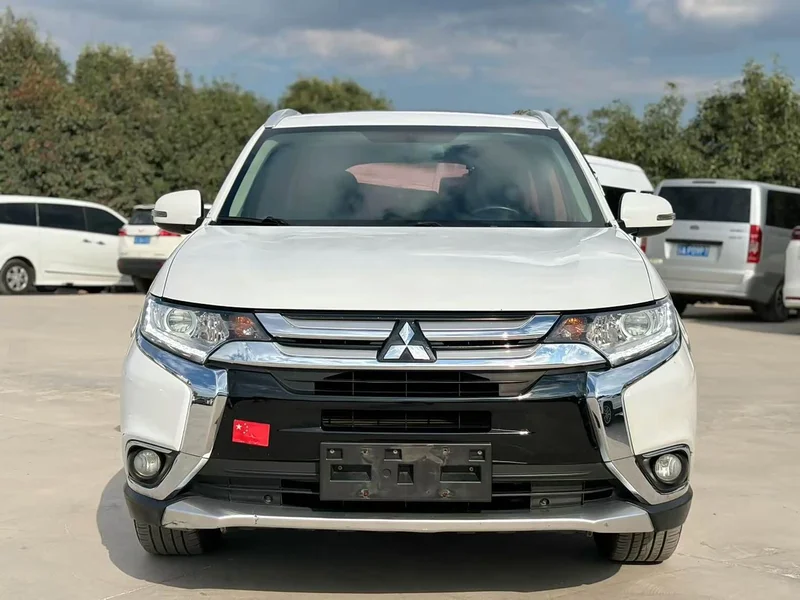 Mitsubishi Outlander — фото 2