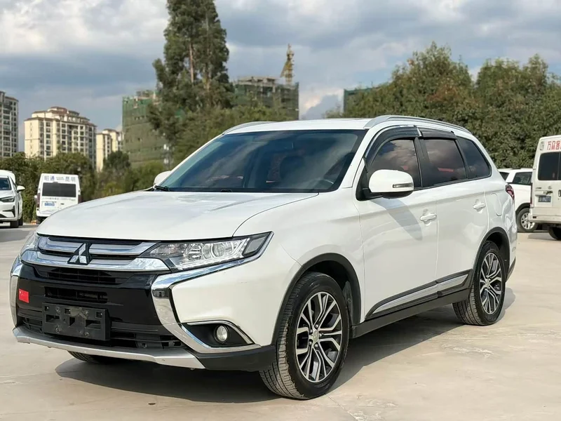 Mitsubishi Outlander — фото 3