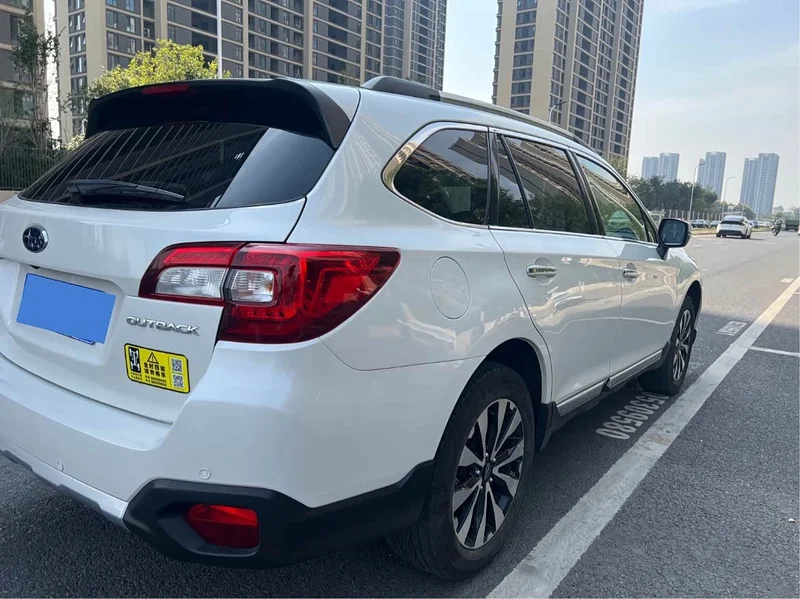 Subaru Outback — фото 11