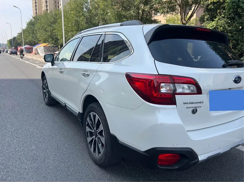 Subaru Outback — фото 10