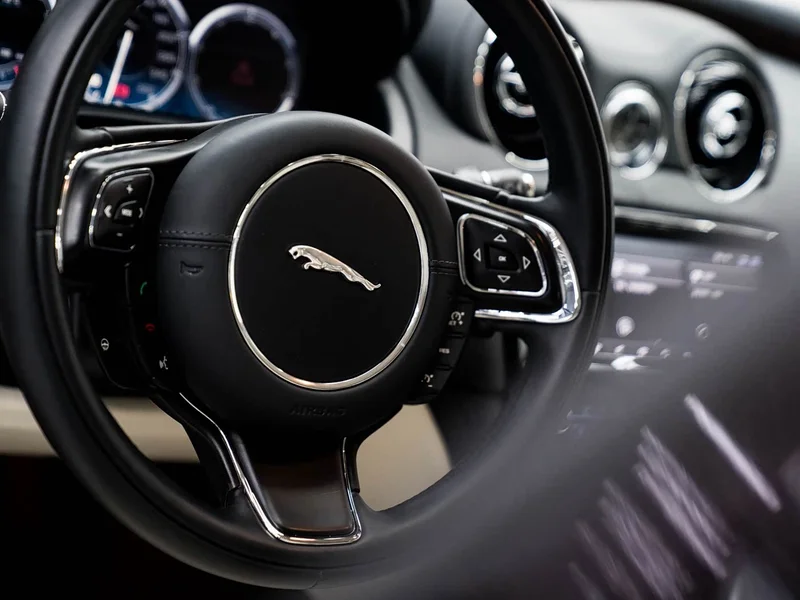 Jaguar XJ — фото 15