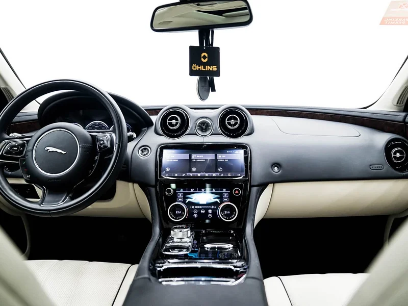 Jaguar XJ — фото 8