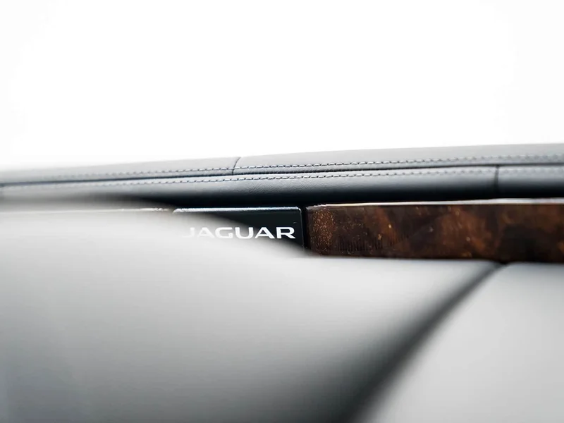 Jaguar XJ — фото 9