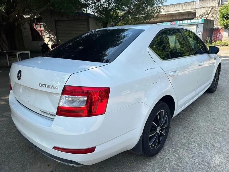 Volkswagen Octavia — фото 9