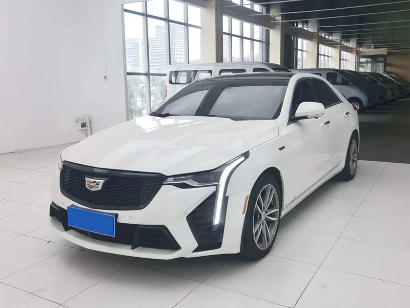 Cadillac CT4 — фото 1