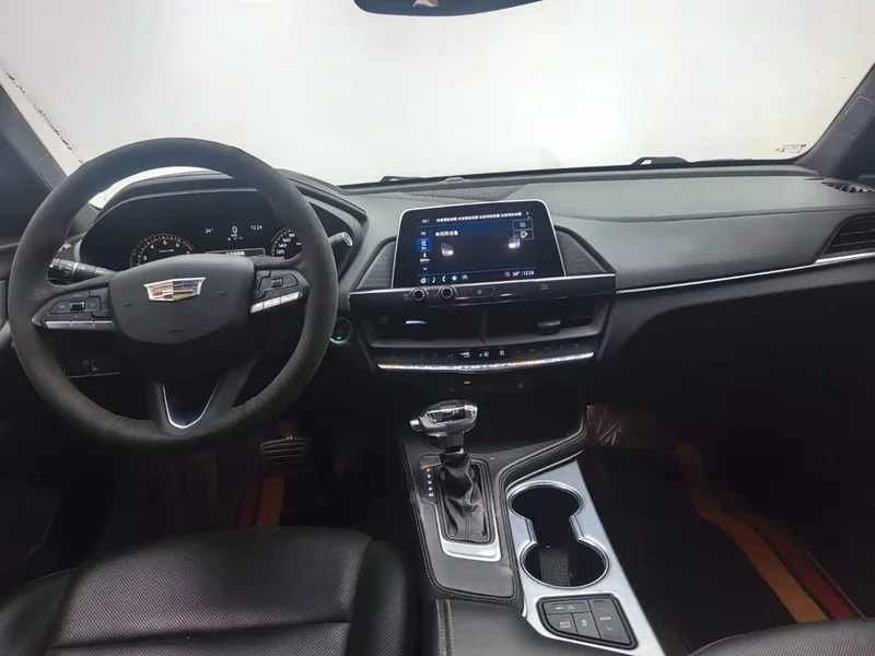 Cadillac CT4 — фото 5