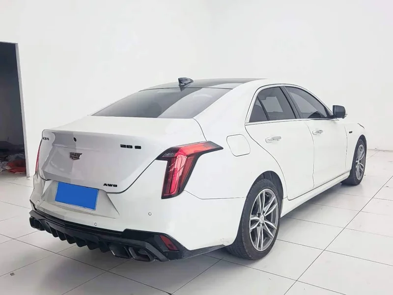 Cadillac CT4 — фото 9