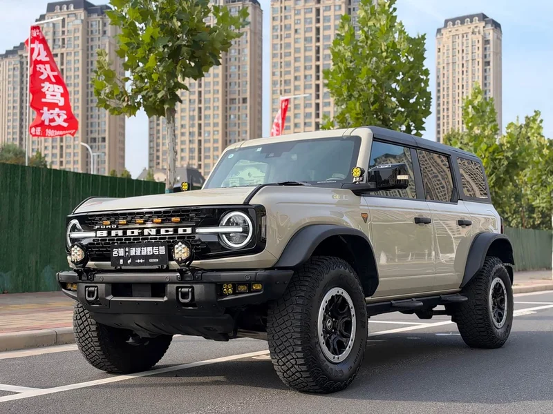 Ford Bronco — фото 1