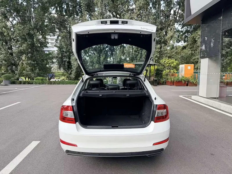 Volkswagen Octavia — фото 11