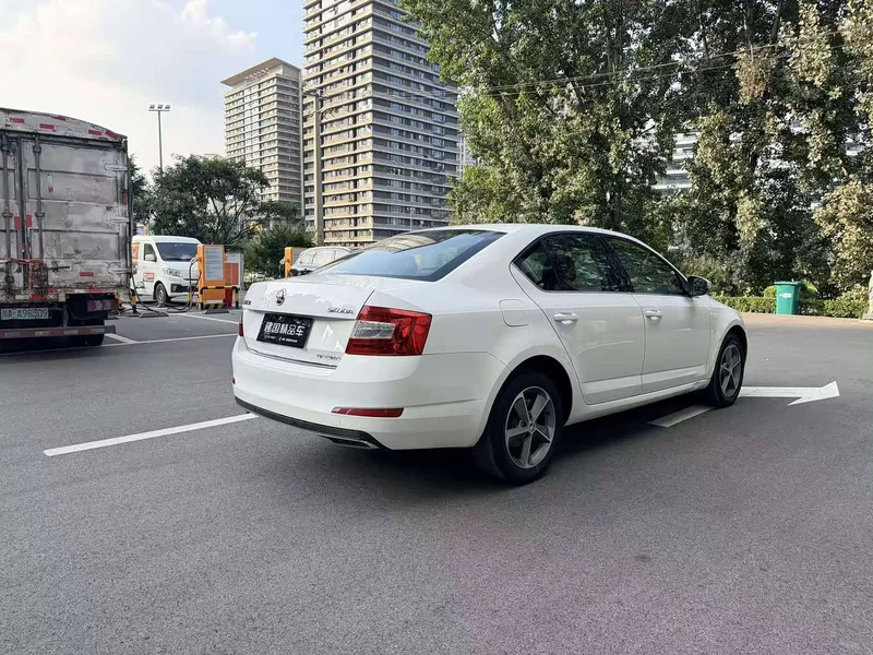 Volkswagen Octavia — фото 5