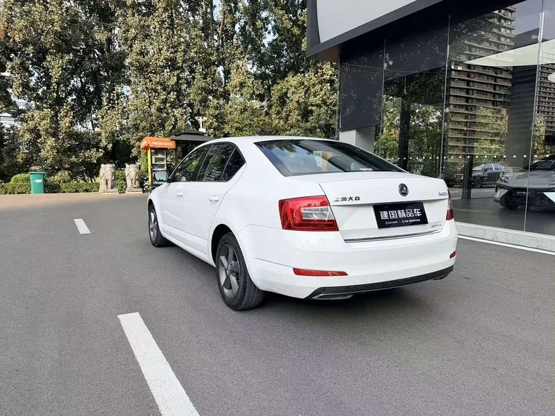Volkswagen Octavia — фото 7