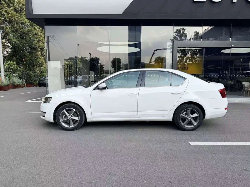 Volkswagen Octavia — фото 8