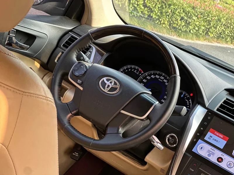 Toyota Camry — фото 13