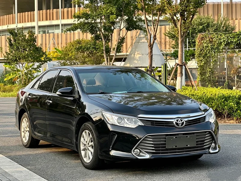 Toyota Camry — фото 3