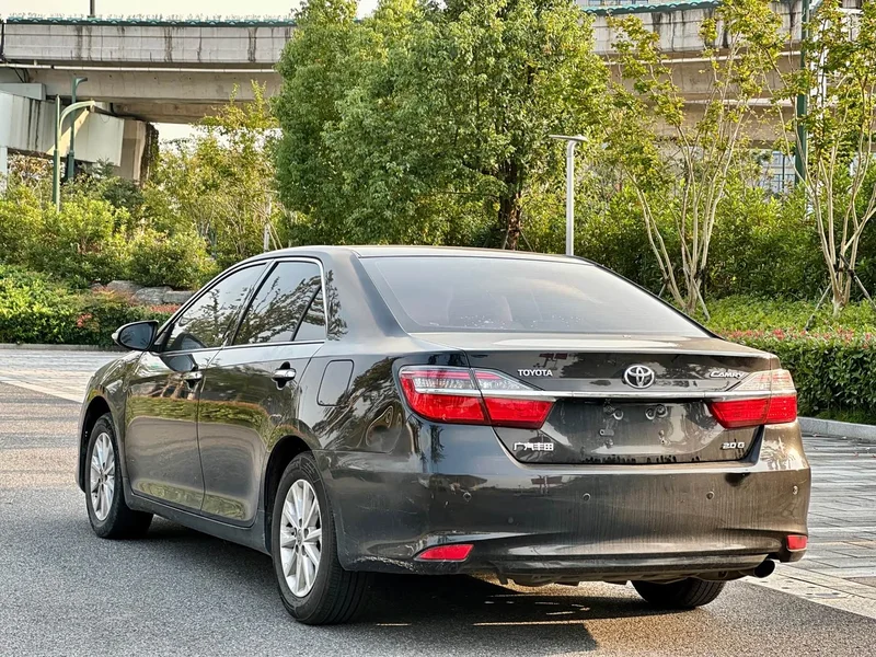Toyota Camry — фото 4