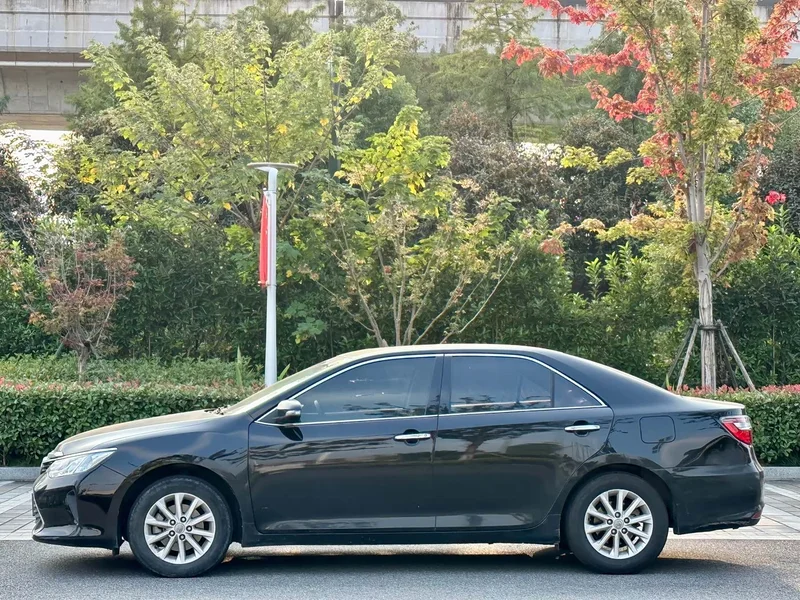 Toyota Camry — фото 7