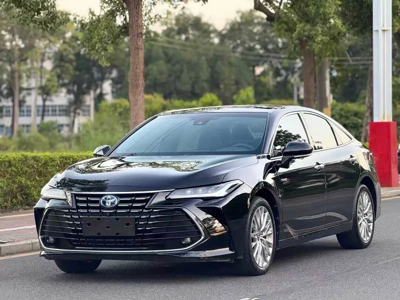 Toyota Avalon — фото 1