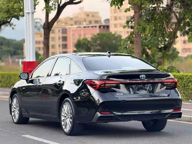 Toyota Avalon — фото 9