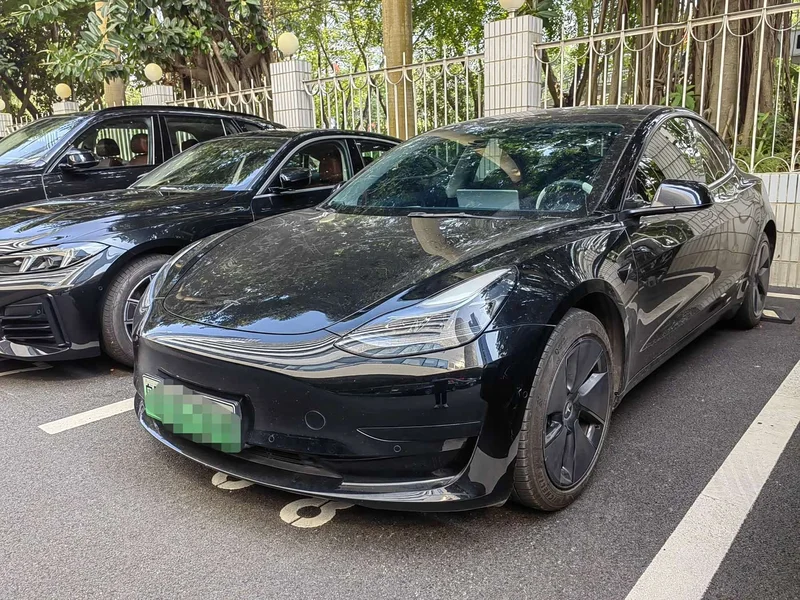 Tesla Model 3 — фото 1