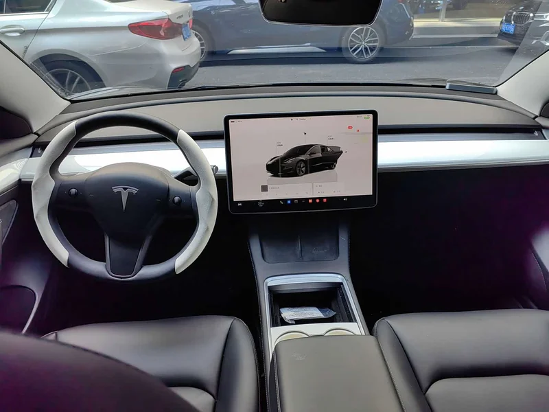 Tesla Model 3 — фото 4