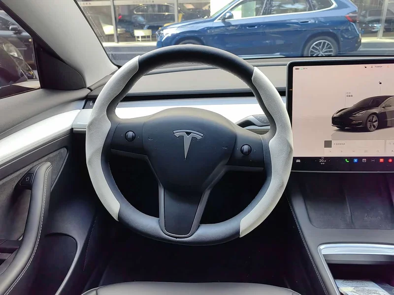 Tesla Model 3 — фото 9