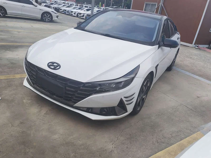 Hyundai Elantra — фото 1