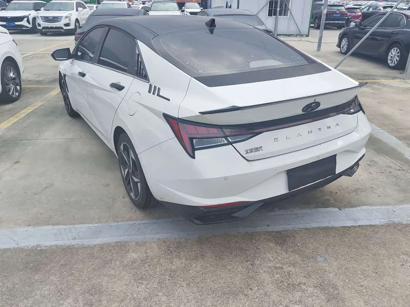 Hyundai Elantra — фото 4