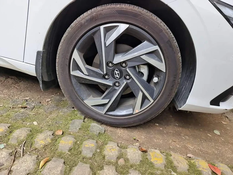 Hyundai Elantra — фото 24