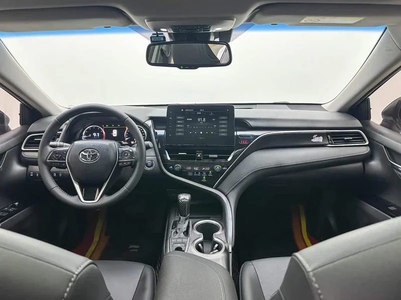 Toyota Camry — фото 17