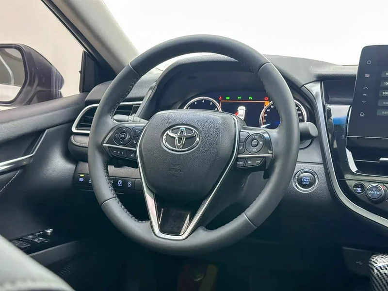 Toyota Camry — фото 18