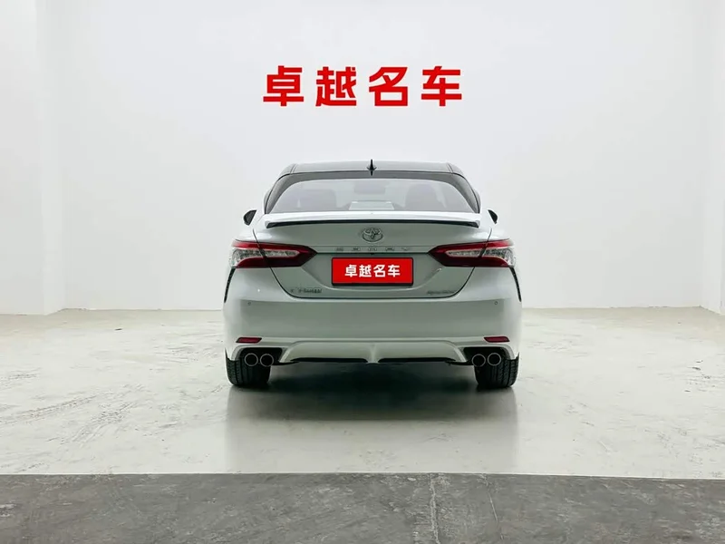 Toyota Camry — фото 3