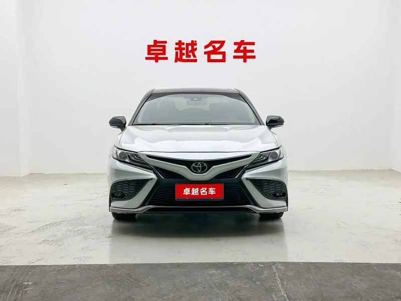 Toyota Camry — фото 6