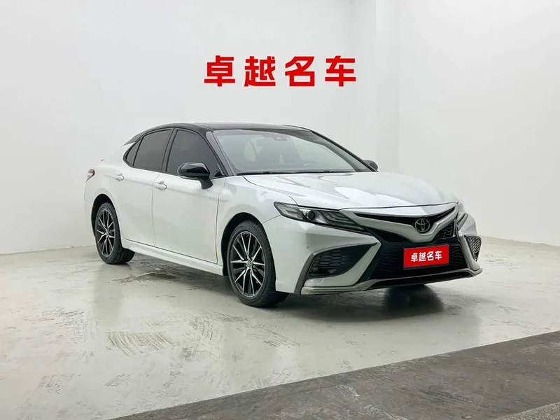 Toyota Camry — фото 7