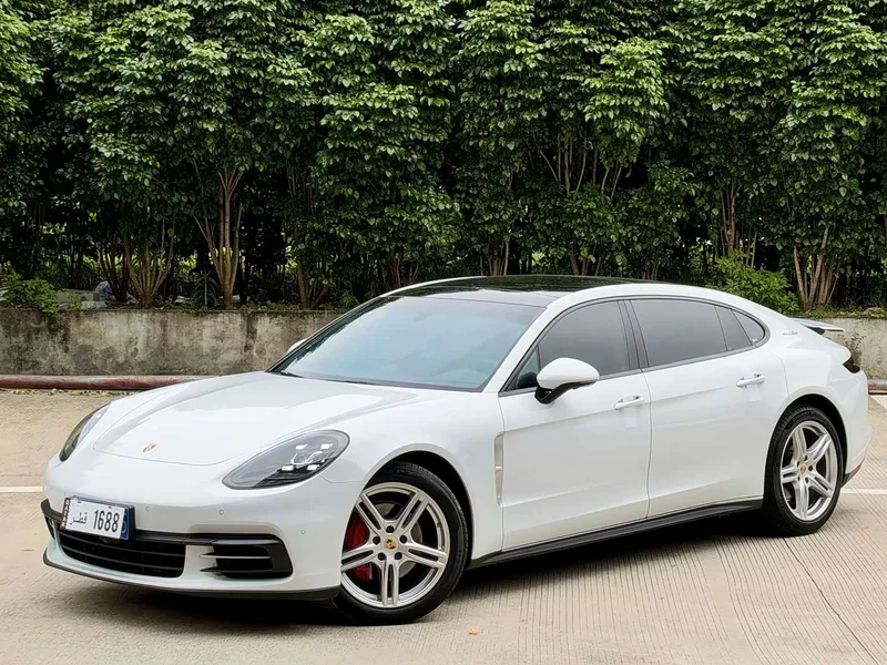 Porsche Panamera — фото 1