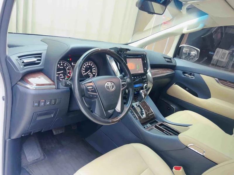 Toyota Alphard — фото 11