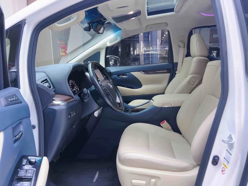 Toyota Alphard — фото 12