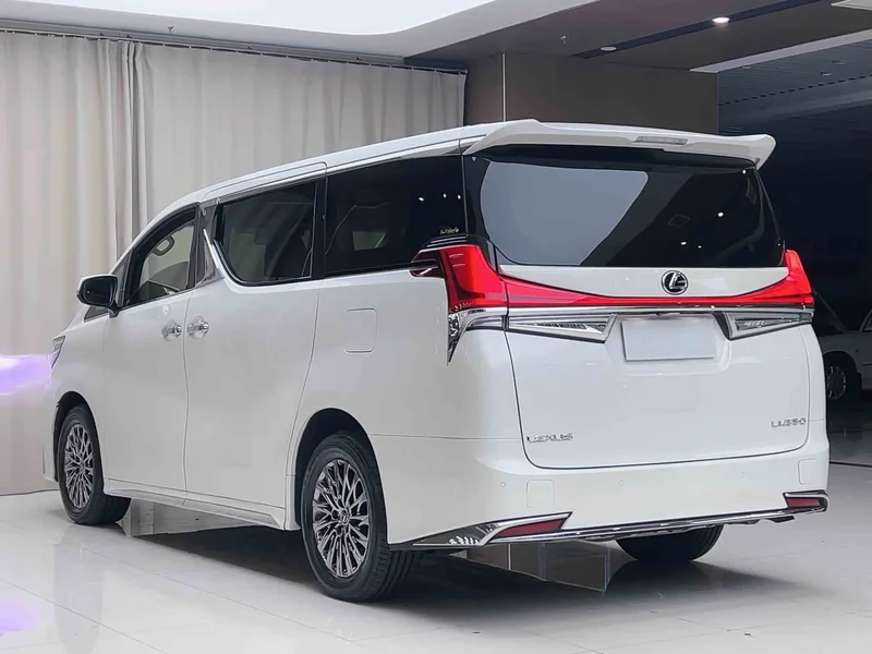 Toyota Alphard — фото 18