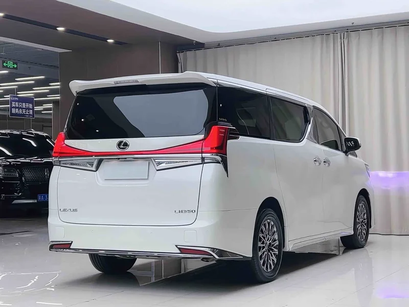 Toyota Alphard — фото 19