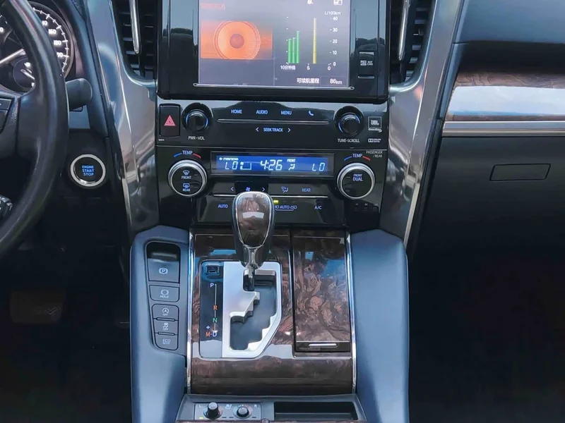 Toyota Alphard — фото 5