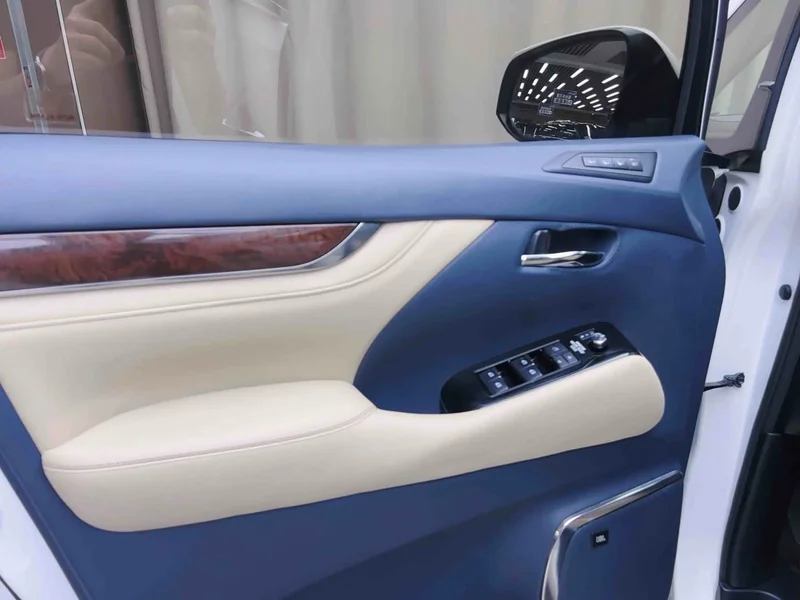 Toyota Alphard — фото 7