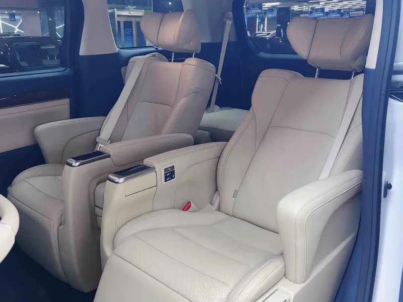 Toyota Alphard — фото 9